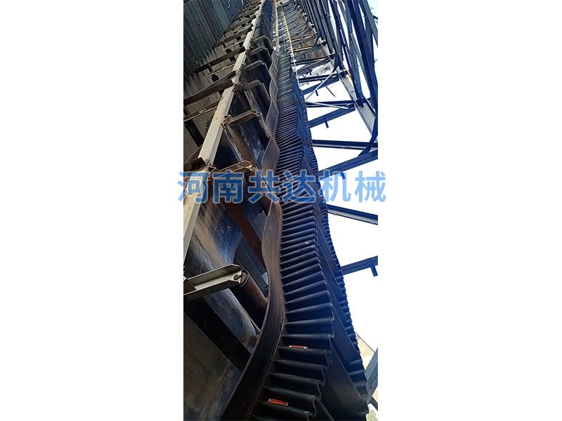 大傾角皮帶機(jī)安裝